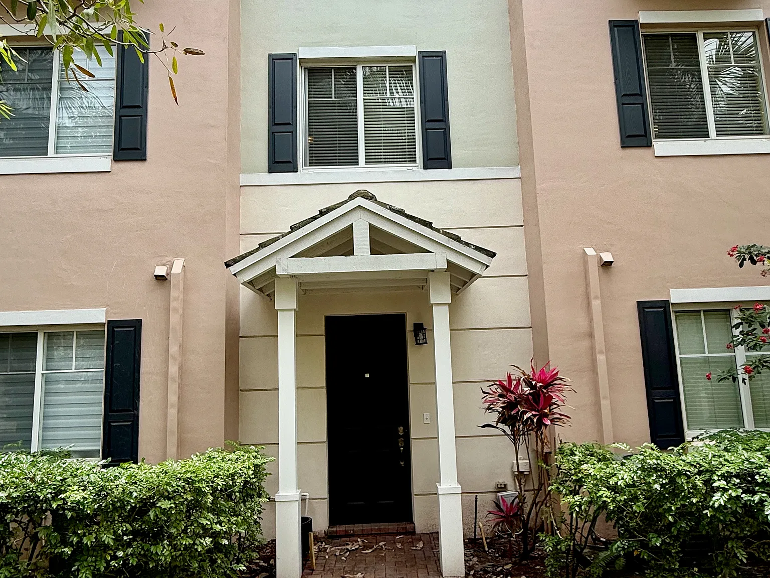 3 bed, 3.5 bath, 2782 sqft, $4,100 — Photo 2