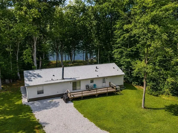 429 Hickory Grv, Deerfield, OH 44411