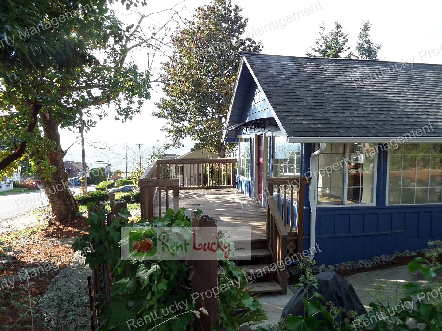 Spectacular Views! Unique & Adorable House W/Huge Deck - Walking Distance To Redondo Beach!! — Photo 1