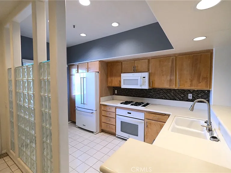 200 Pacific Coast Hwy — Photo 2