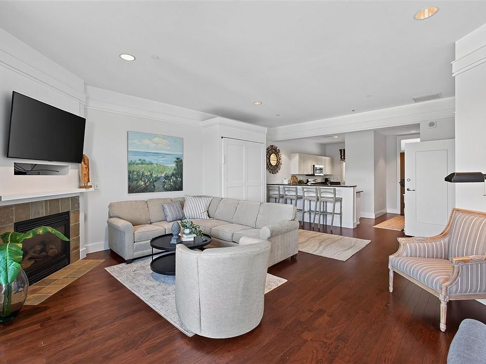 1st image of 4200 Main St #32