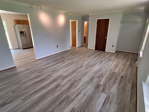 5th image of 7108 Glen Albin Rd