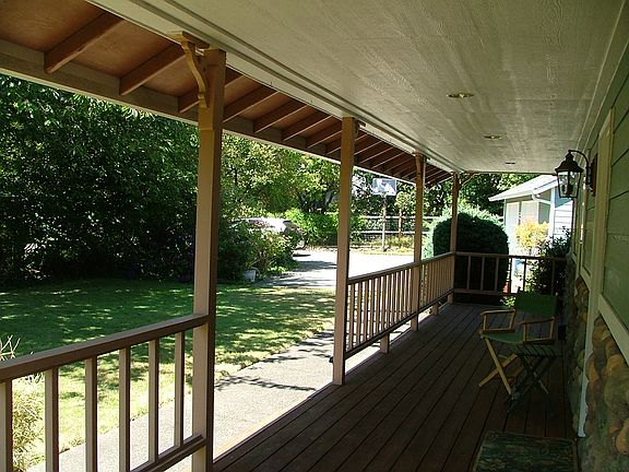 3rd image of 2911 NE 42nd St