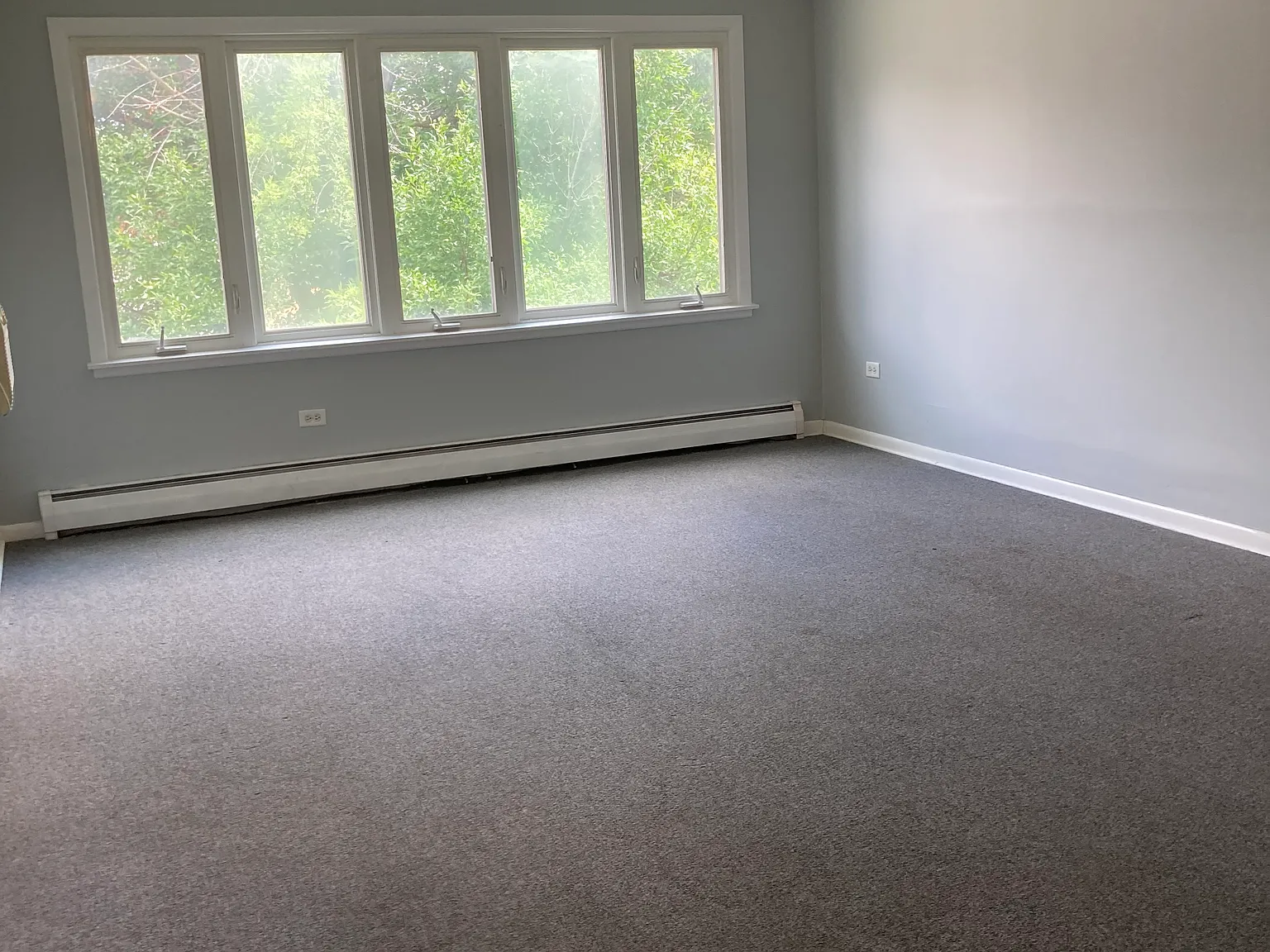 3 bed, 1.5 bath, 1053 sqft, $2,050 — Photo 2