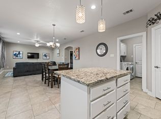 613 SW 15th St, Grand Prairie, TX 75051