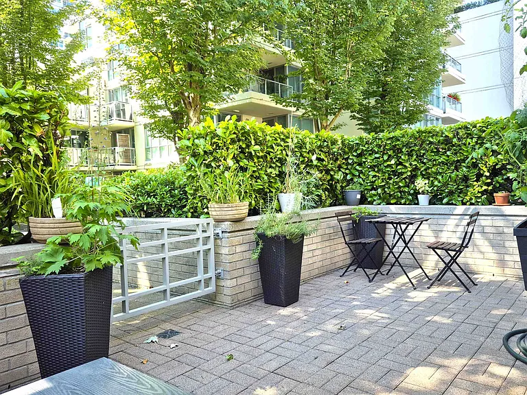 150 Prior St — Photo 23