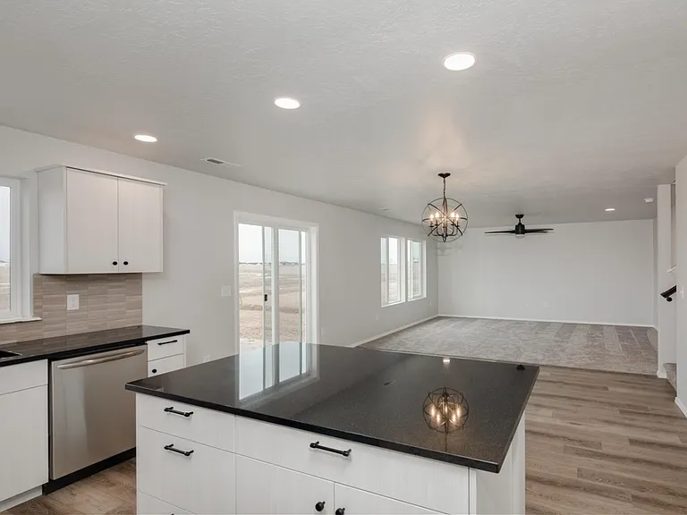 5143 W Apgar St — Photo 4