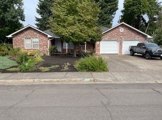 1711 Long Island Dr, Eugene, OR 97401