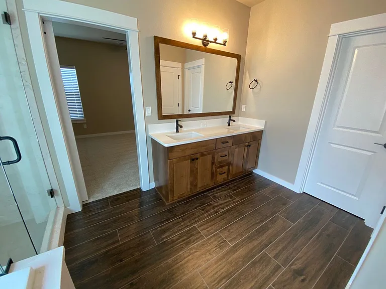 909 Durham Ave — Photo 14