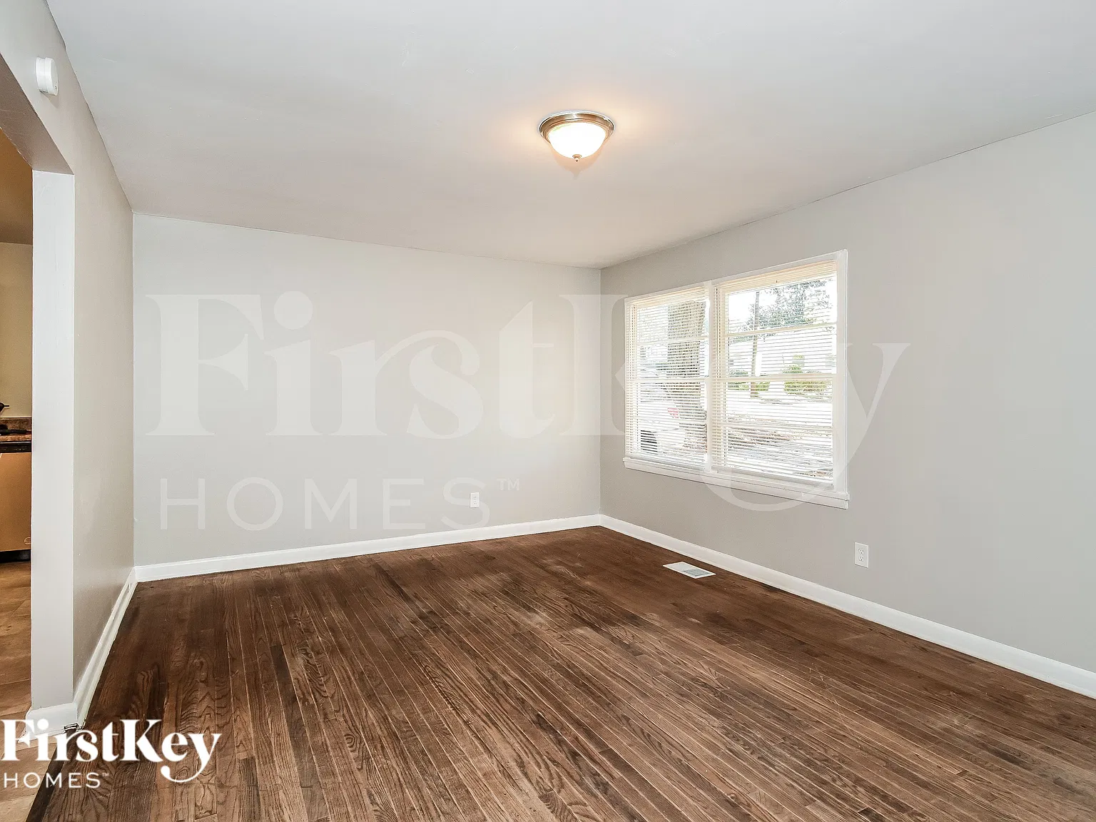 3 bed, 1.0 bath, 1025 sqft, $1,660 — Photo 3
