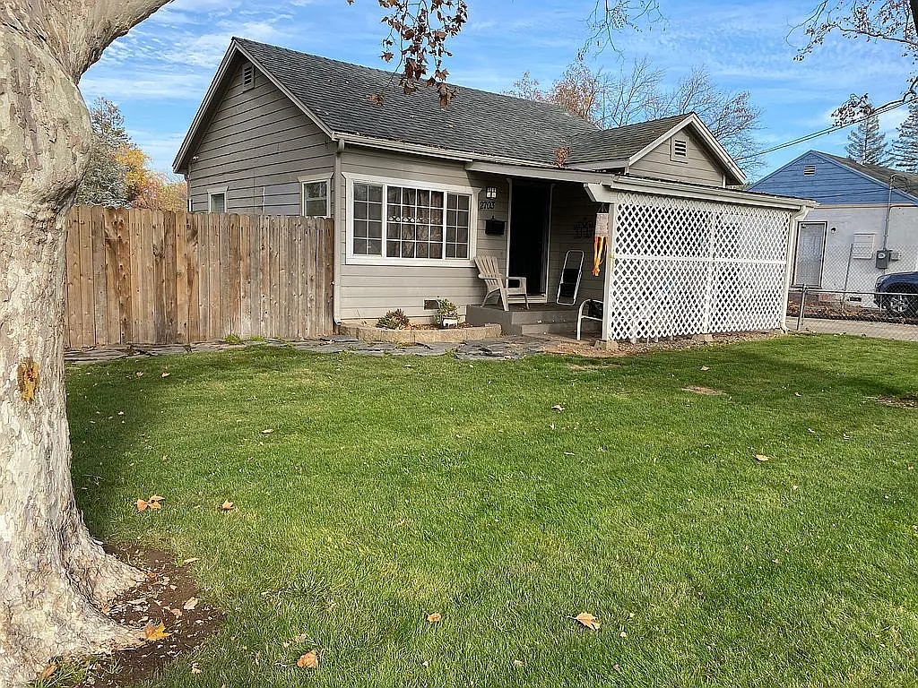 2703 21st Ave photo 1