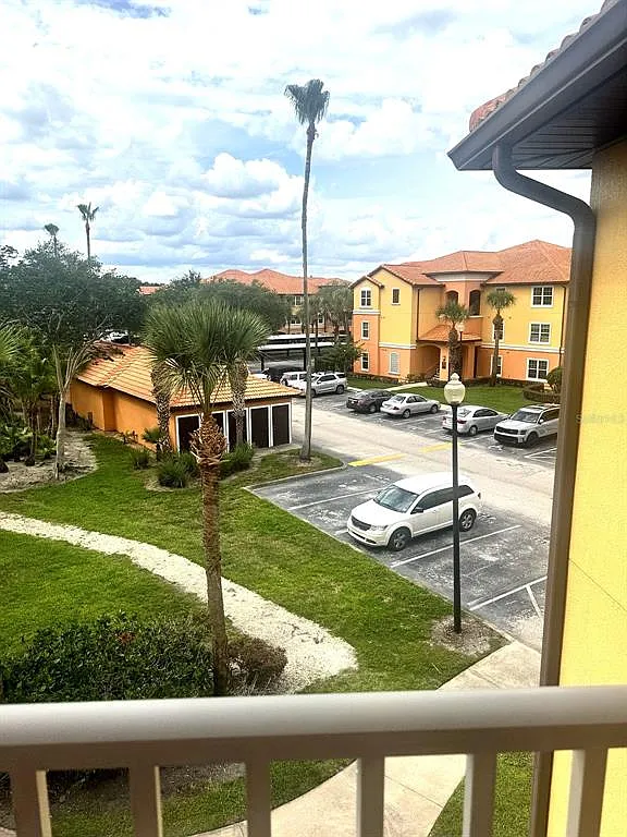 3 bed, 2.0 bath, 1232 sqft, $2,300 — Photo 4