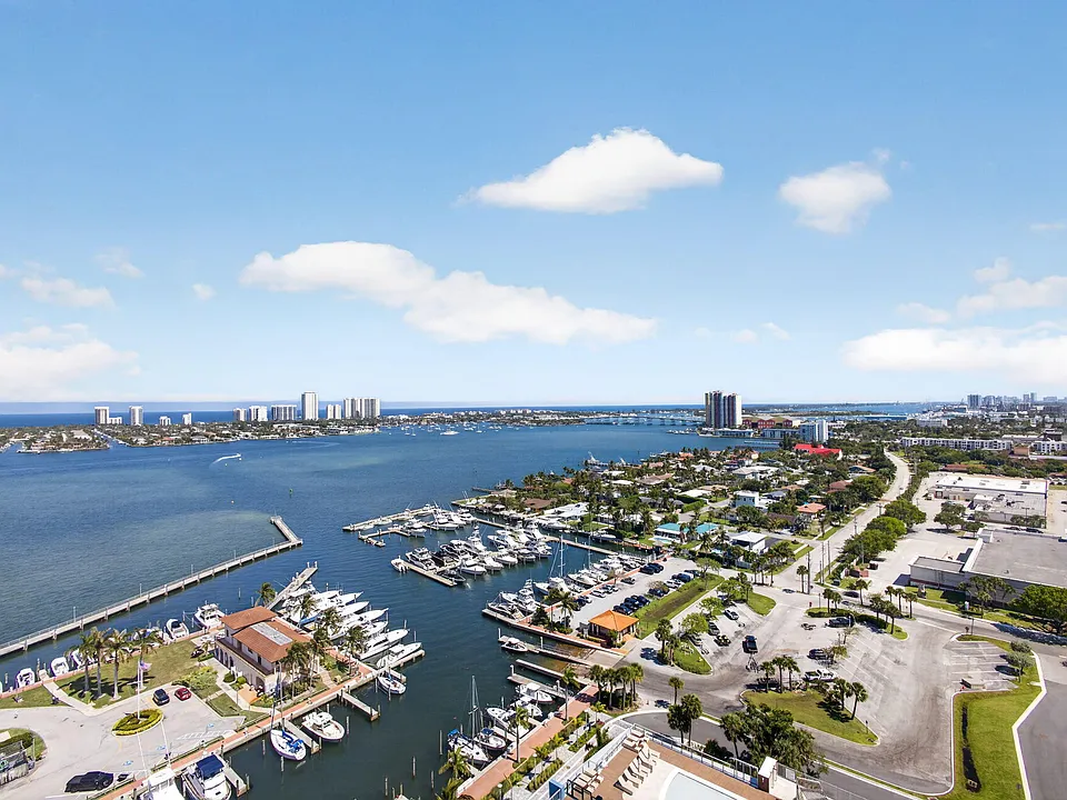 220 Lake Shore Dr #1907