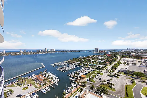 220 Lake Shore Dr Photo 1