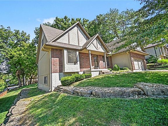 4th image of 2414 SW Springcreek Ct