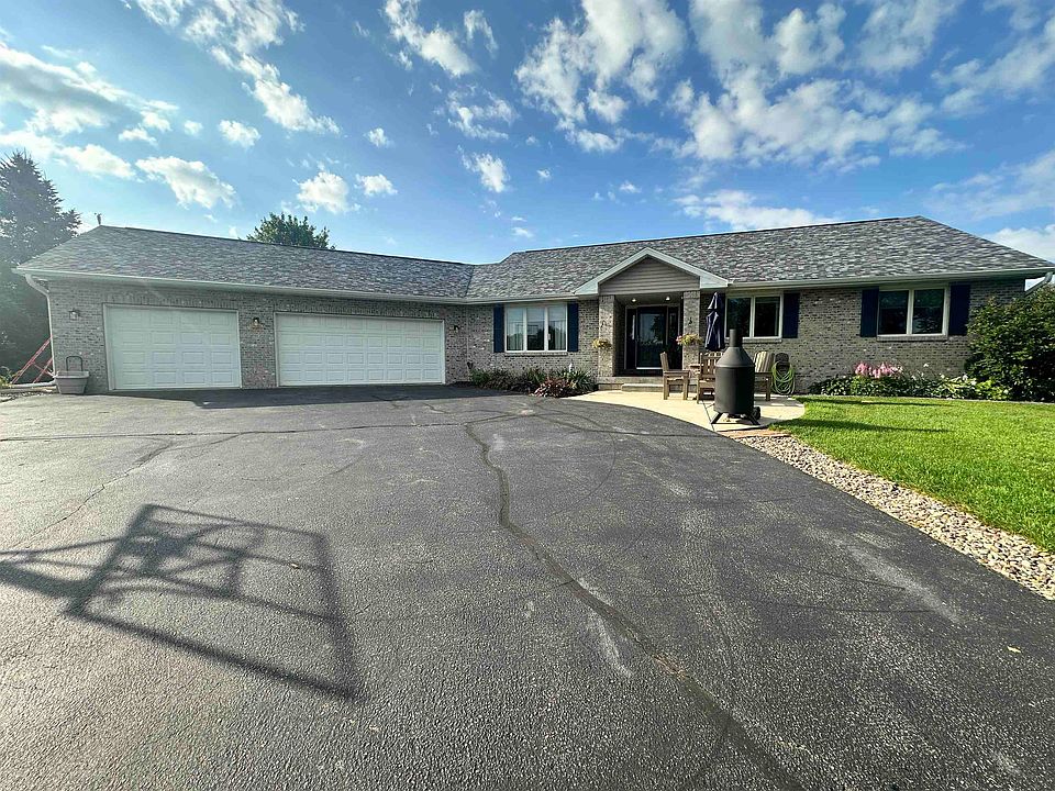 1st image of W14063 Selwood Dr