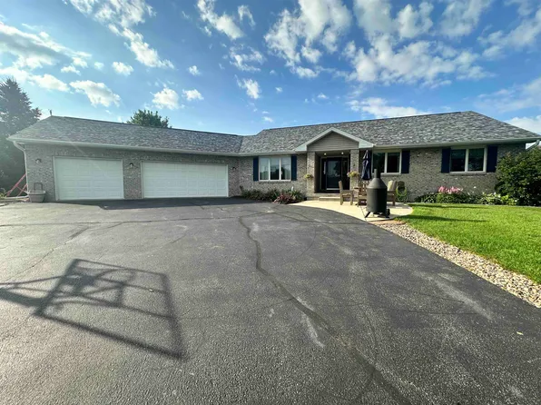 W14063 Selwood Dr, Prairie Du Sac, WI 53578