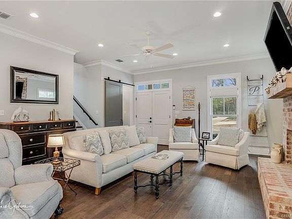 2nd image of 1907 Copper Lily Ln