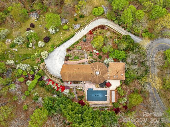 1300 Randy Dr, Hendersonville, NC 28791