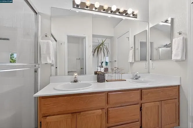 549 Burdick Dr — Photo 15