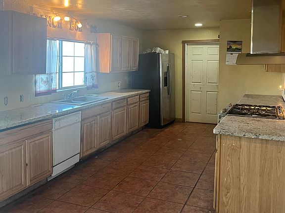 3rd image of 663 Greenhorn Rd