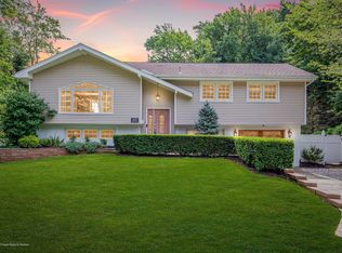 683 Hopping Rd, Belford, NJ 07718
