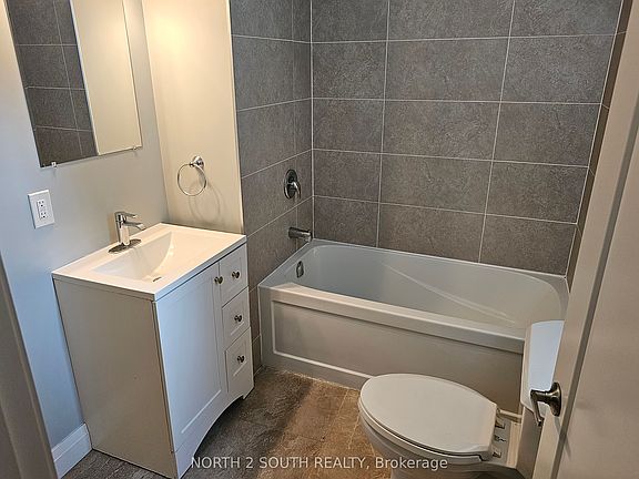 2nd image of 427 Colborne St #5