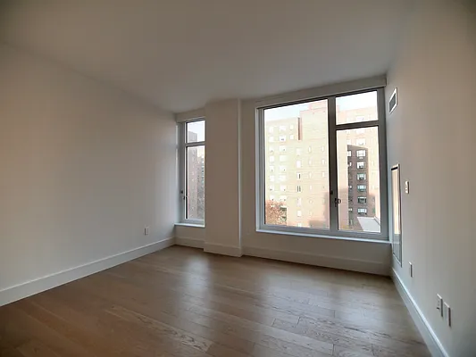 Rented by Extell Marketing Group LLC | media 24