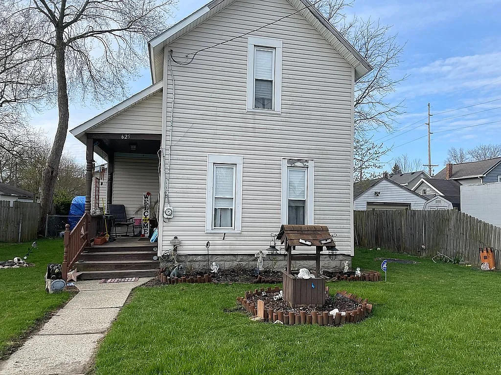625 Wood St photo 1
