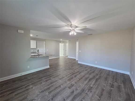 5th image of 135 Pierce St