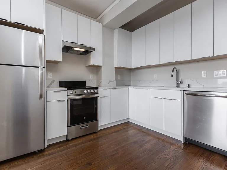 2222 Leavenworth St — Photo 10