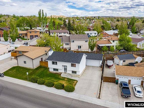 3rd image of 1286 James Dr