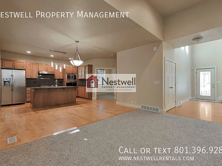 1327 E Urbandale Ln — Photo 4