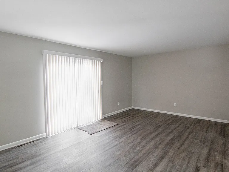 Elmwood Apartments — Photo 6