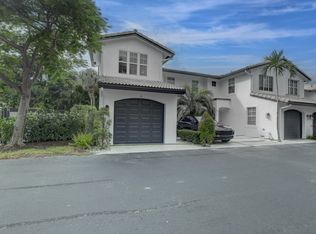 330 SW 8th St APT 16, Boca Raton, FL 33432