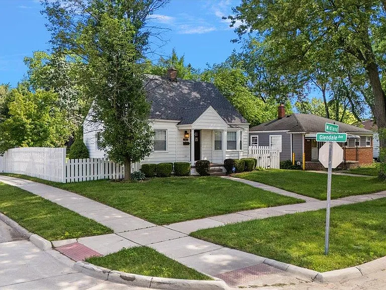 303 Midland Blvd — Photo 3