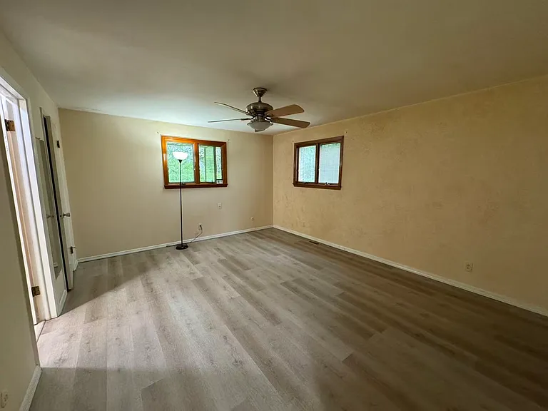 5949 Hollyhill Ct — Photo 12