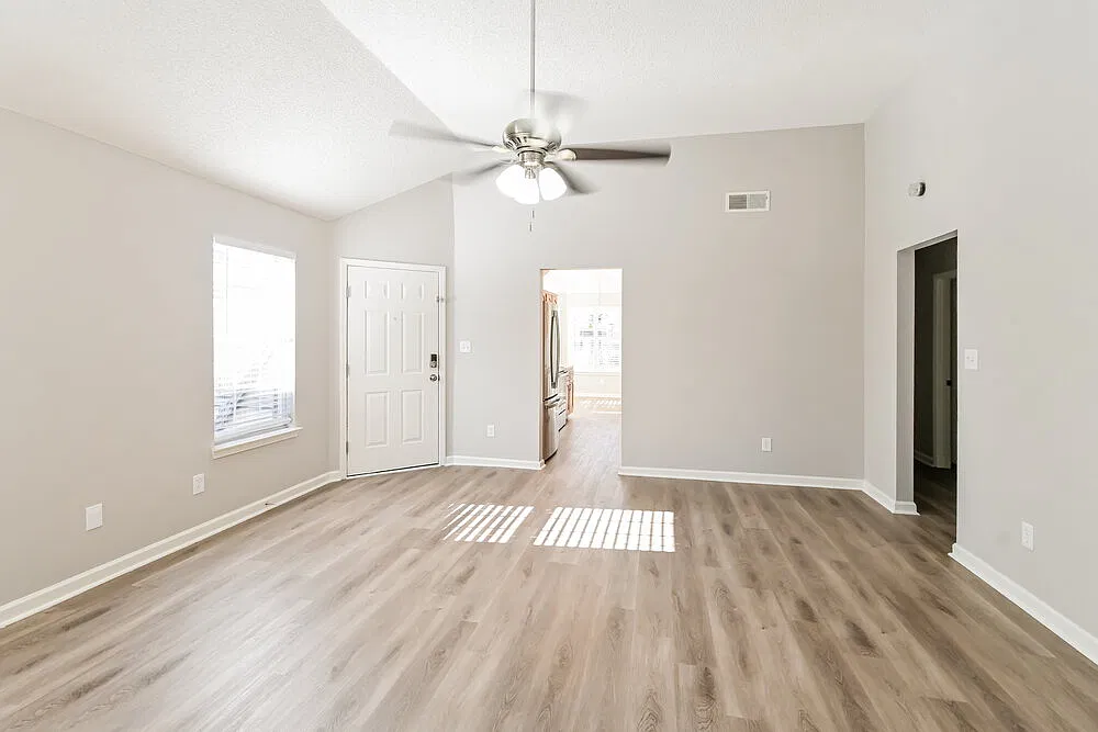 3 bed, 2.0 bath, 1397 sqft, $2,410 — Photo 4