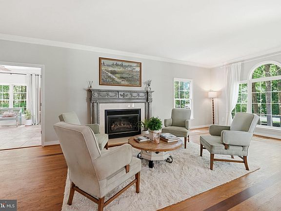 2nd image of 10829 Perrin Cir