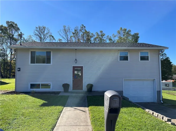 30 Maple Dr, Williamstown, WV 26187