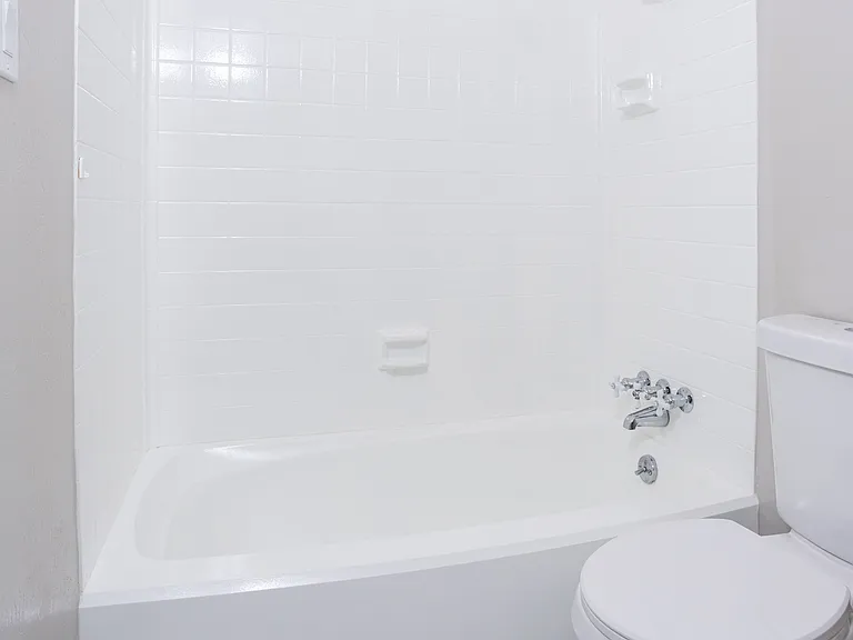 2908 Catalina Dr — Photo 11