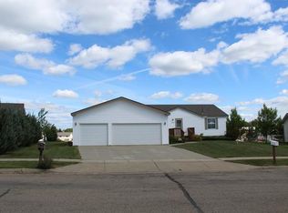 4408 34th Ave NW, Mandan, ND 58554