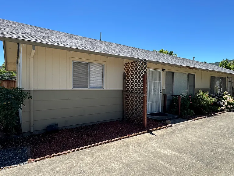 649 Marshall St #B — Photo 5