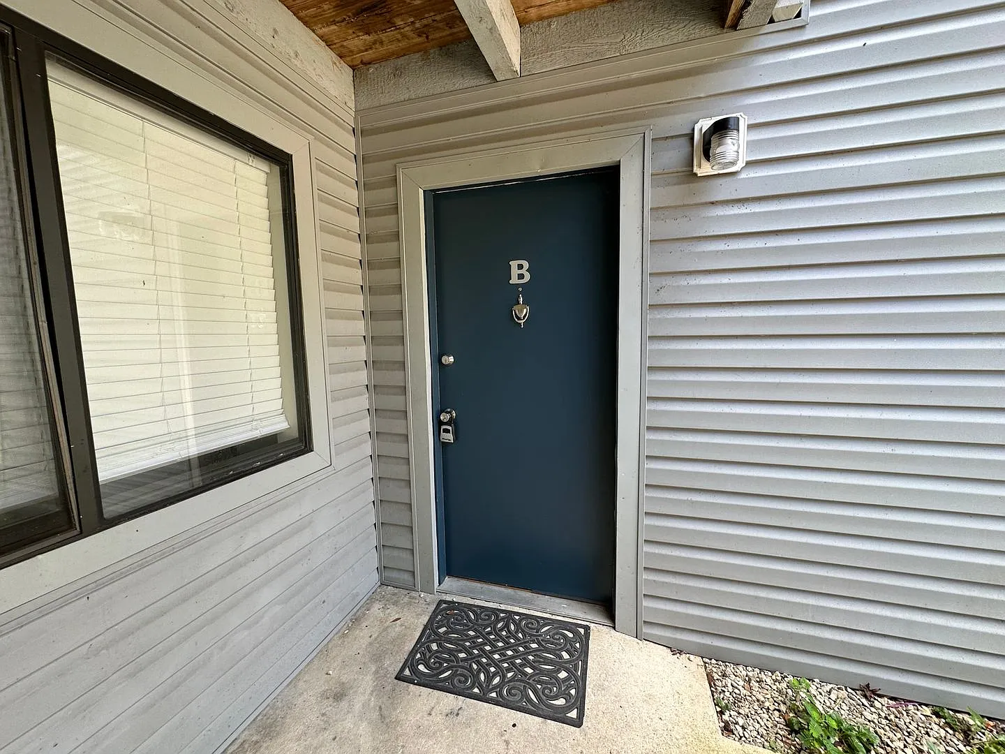 Downstairs unit with the BEST view of Hilaman Golf Course — Photo 2