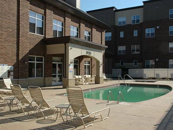 Pool, hot tub