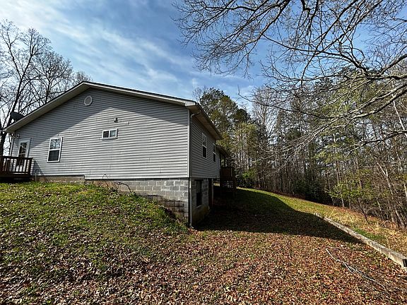 3rd image of 204 Cane Creek Ln