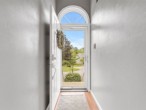 2nd image of 2618 Birchwood Ln