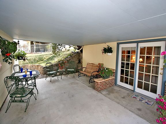 Large covered breezeway, perfect for parties