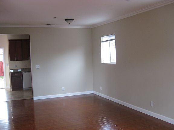 4th image of 595 Douglas Ave