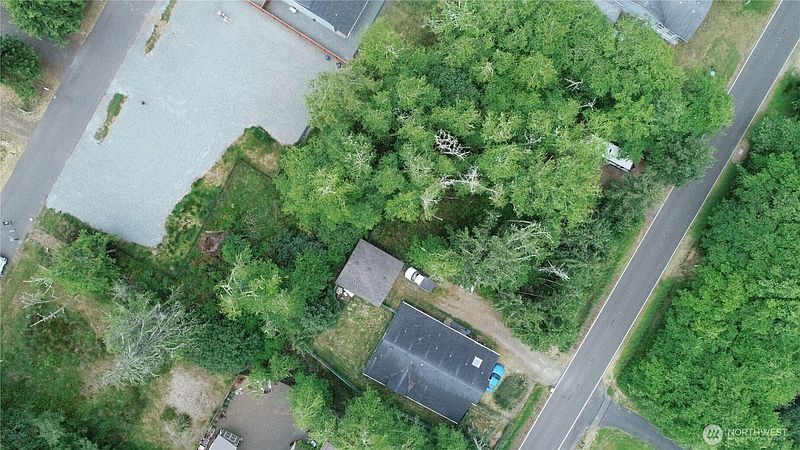 5th image of 543 Duck Lake Drive NE